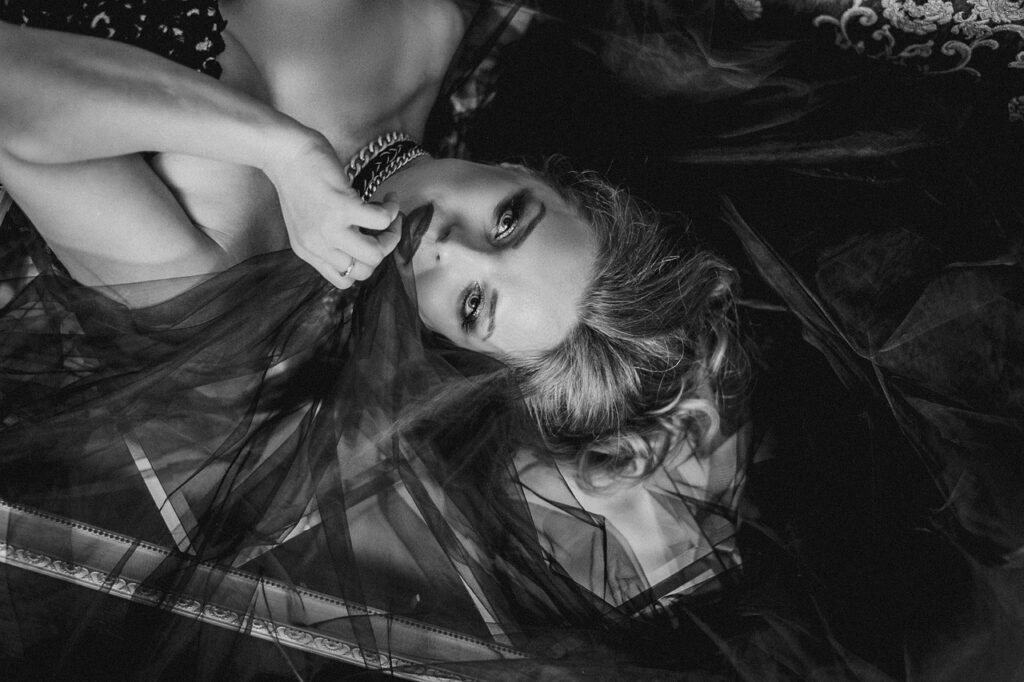 beautiful girl, woman, beauty, model, fashion, monochrome, female, girl, glamor, portrait, makeup, sexuality, inspiration, black and white, smile, mirror, reflection, lady, sexy girl, person, close-up